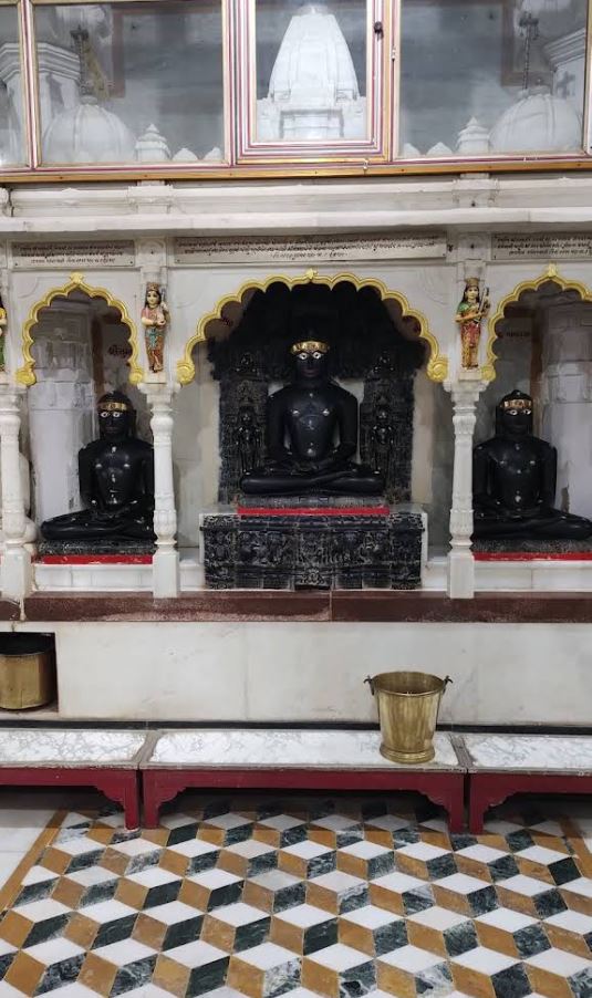 Shri Chintamani Parshvnath Bavan Jinalaya Shwetamber Jain Derasar, Manek Chowk, Lambi Oty, Khambhat, District - Anand (Gujarat) image 5
