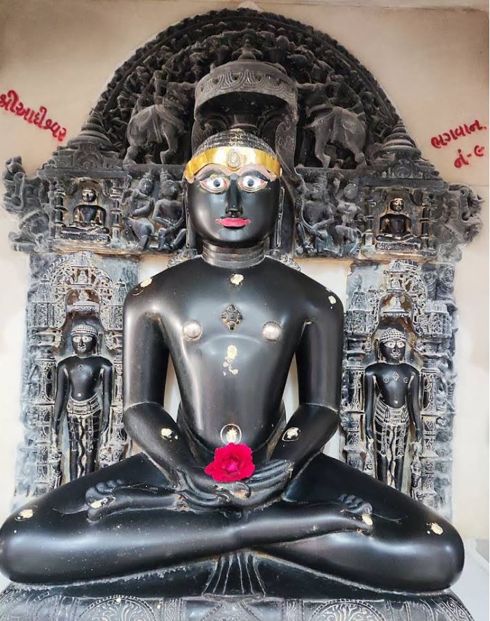 Shri Chintamani Parshvnath Bavan Jinalaya Shwetamber Jain Derasar, Manek Chowk, Lambi Oty, Khambhat, District - Anand (Gujarat) image 6