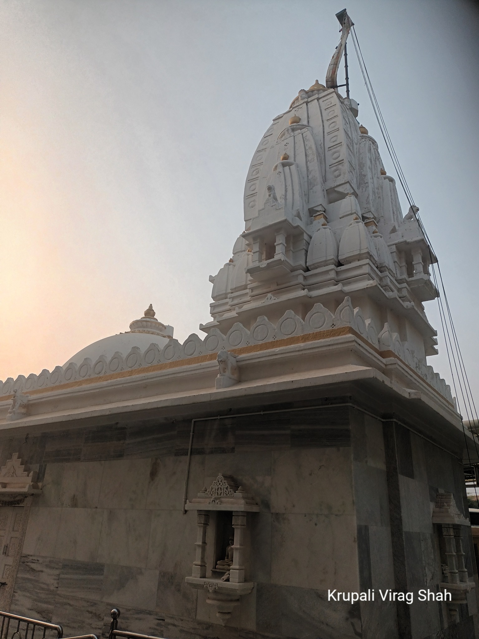 Shri Suparshvnath Bhagwan Shwetamber Jain Derasar, Morvada, District - Banas Kantha (Gujarat) thumbnail 2