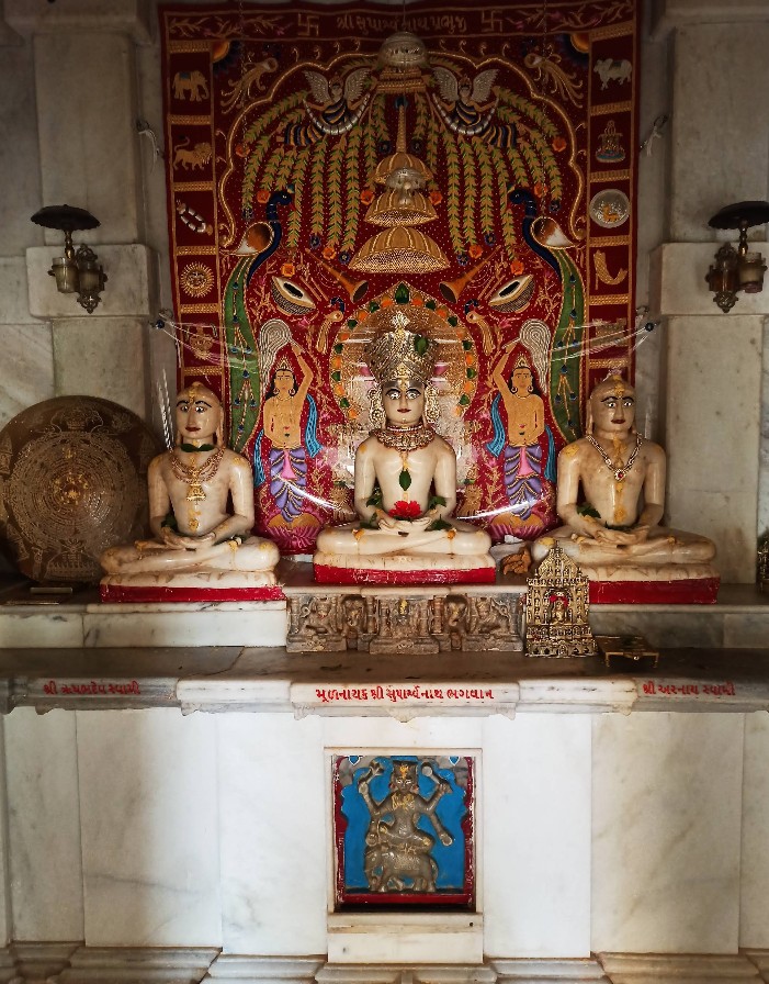 Shri Suparshvnath Bhagwan Shwetamber Jain Derasar, Morvada, District - Banas Kantha (Gujarat) thumbnail 3