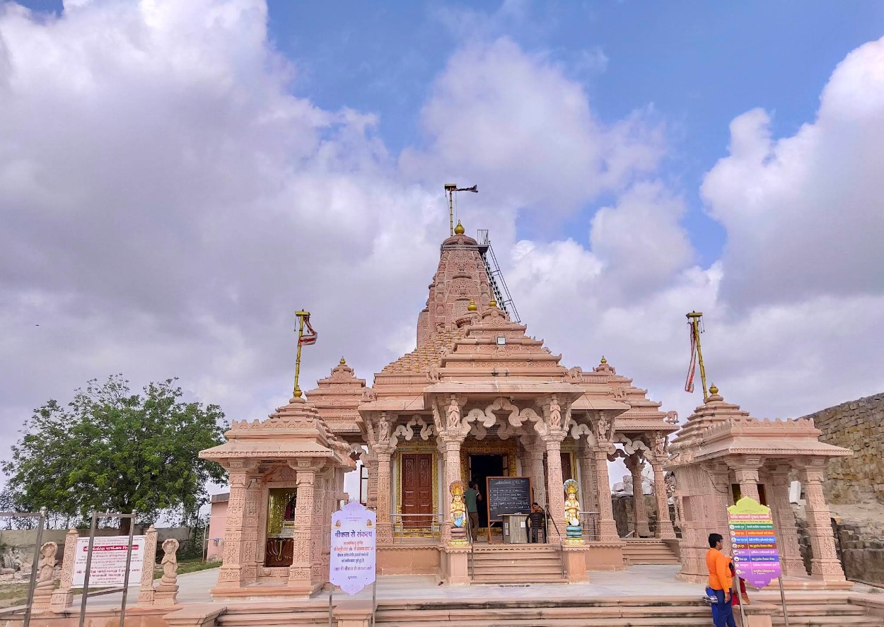Shri Antrix Parshvnath Shwetamber Jain Tirth, Shri Labdhidham Tirth, Dhakdi, District - Ahmedabad (Gujarat) thumbnail 2