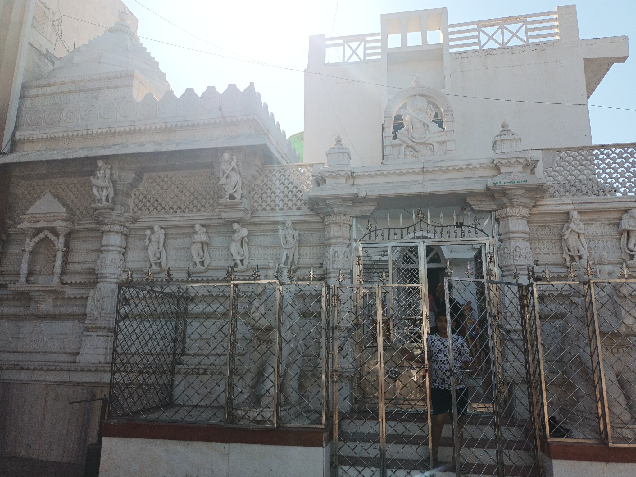 Shri Shantinath Bhagwan Shwetamber Jain Mandir, Varahi, District - Patan (Gujarat) thumbnail 2