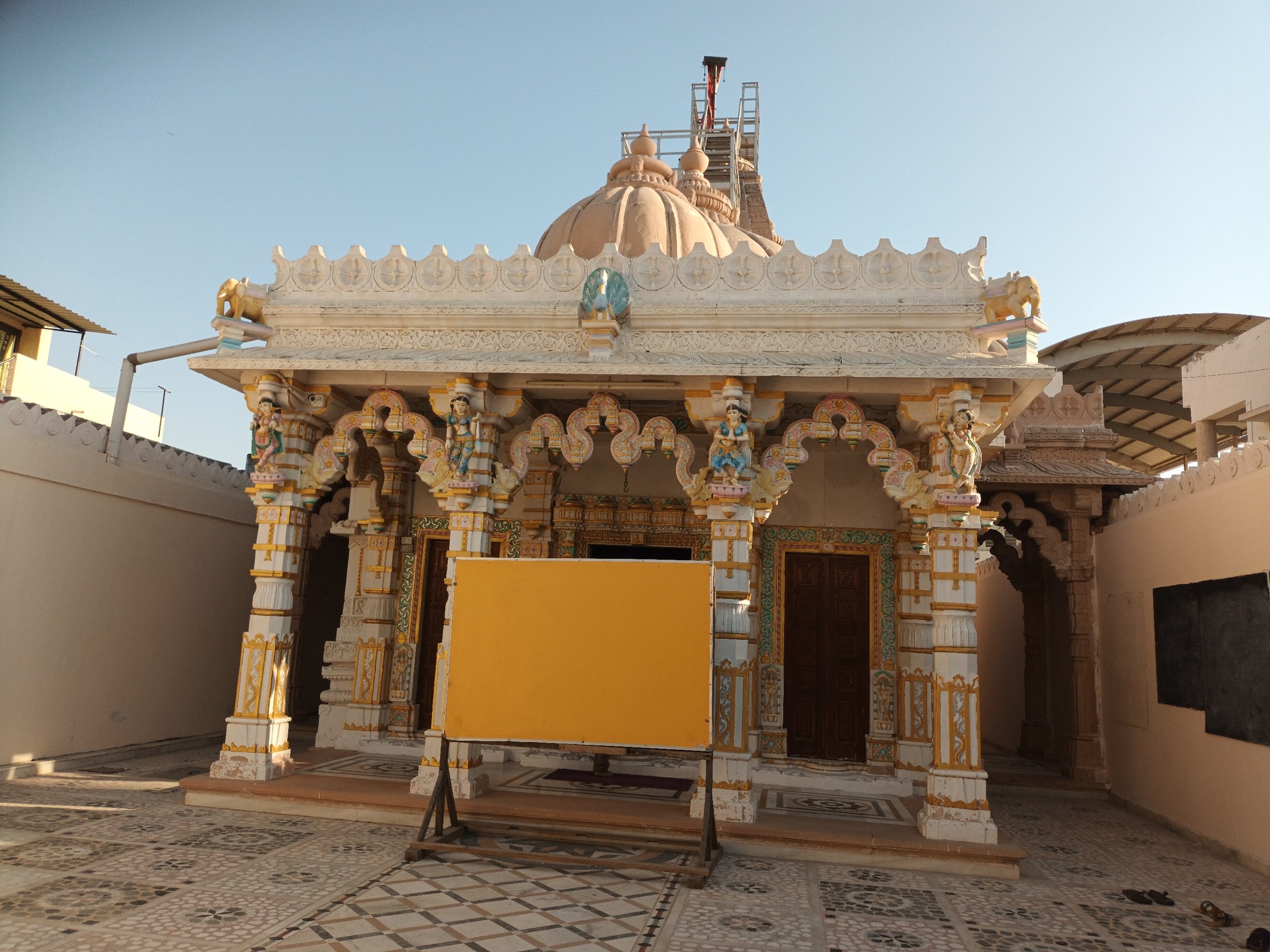 Shri Anantnath Bhagwan Shwetamber Jain Mandir, Santalpur, District - Patan (Gujarat) image 2