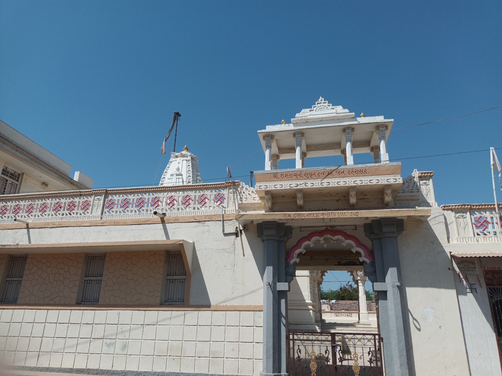 Shri Munisuvratnath Swami Shwetamber Jain Mandir, Chhasra, District - Kachchh (Gujarat) thumbnail 2