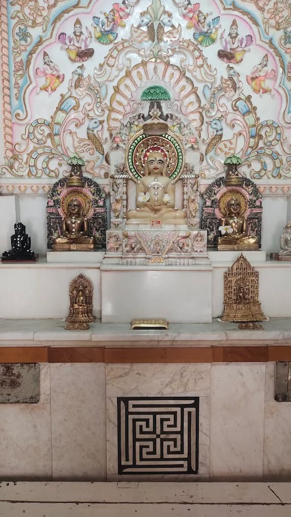 Shri Shantinath Bhagwan Shwetamber Jain Mandir, Nana Bhadiya, District - Kachchh (Gujarat) thumbnail 2