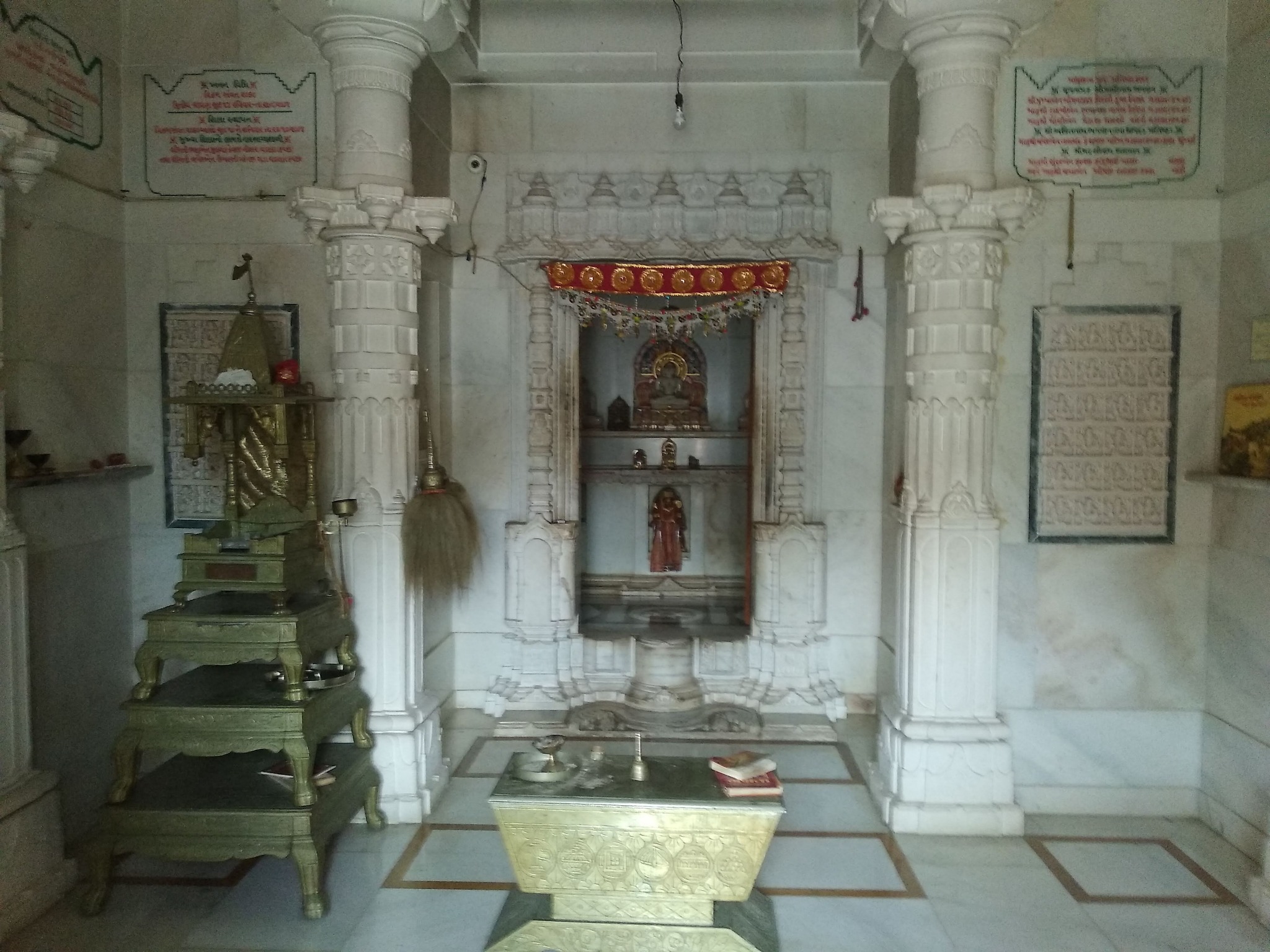 Shri Adinath Bhagwan Shwetamber Jain Mandir, Vadala, District - Kachchh (Gujarat) thumbnail 2