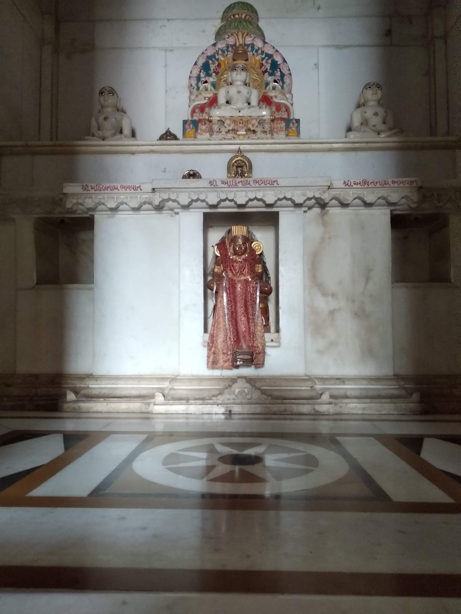 Shri Adinath Bhagwan Shwetamber Jain Mandir, Vadala, District - Kachchh (Gujarat) thumbnail 5