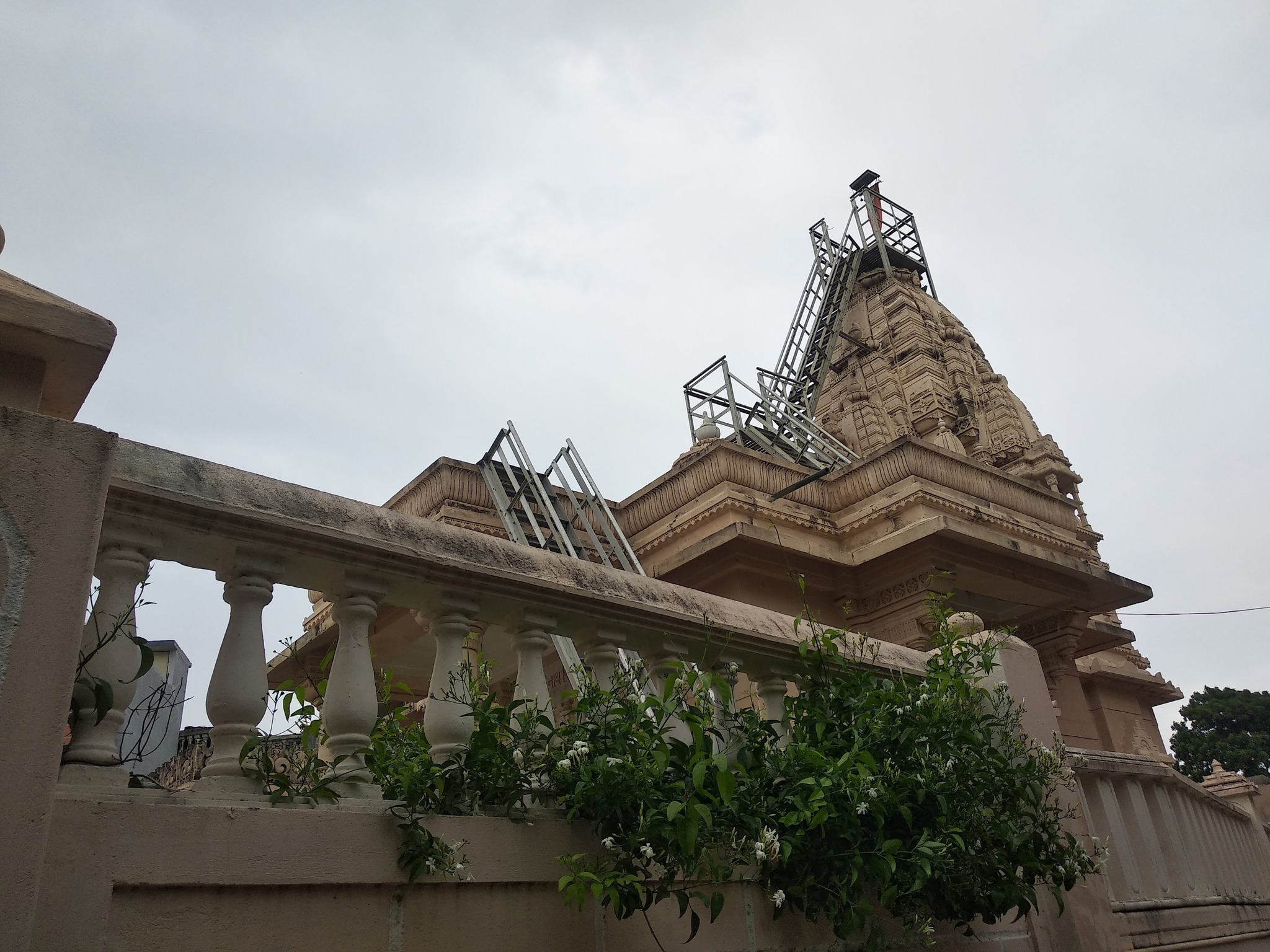 Shri Adinath Bhagwan Shwetamber Jain Mandir, Vadala, District - Kachchh (Gujarat) thumbnail 6