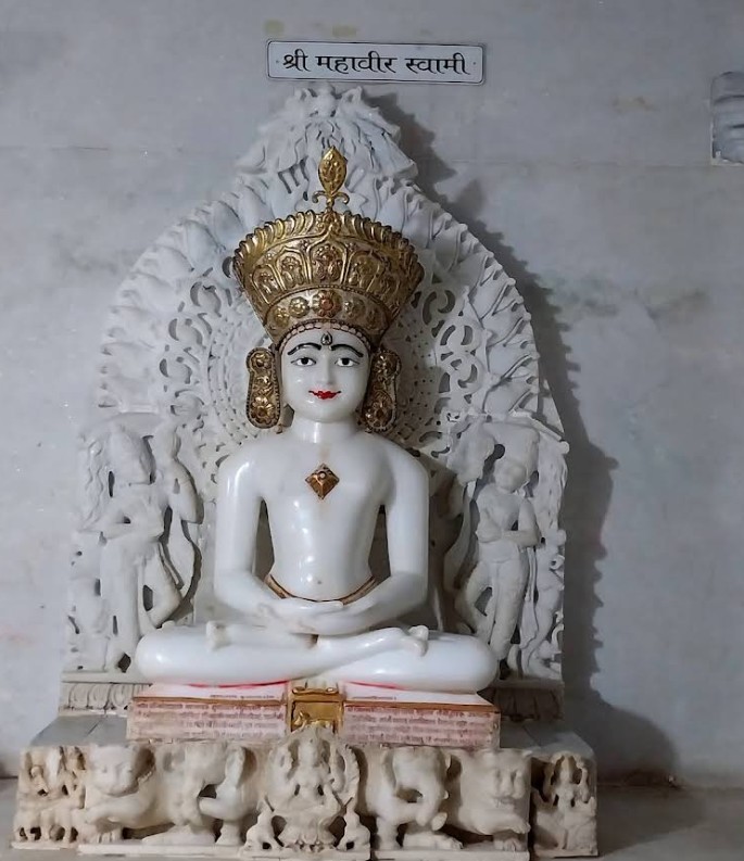 Shri Jin Kushal Dadawadi, Shri Munisuvrat Swami Shwetamber Jain Mandir, Archana School Road, Parvat Patiya, Surat (Gujarat) thumbnail 5