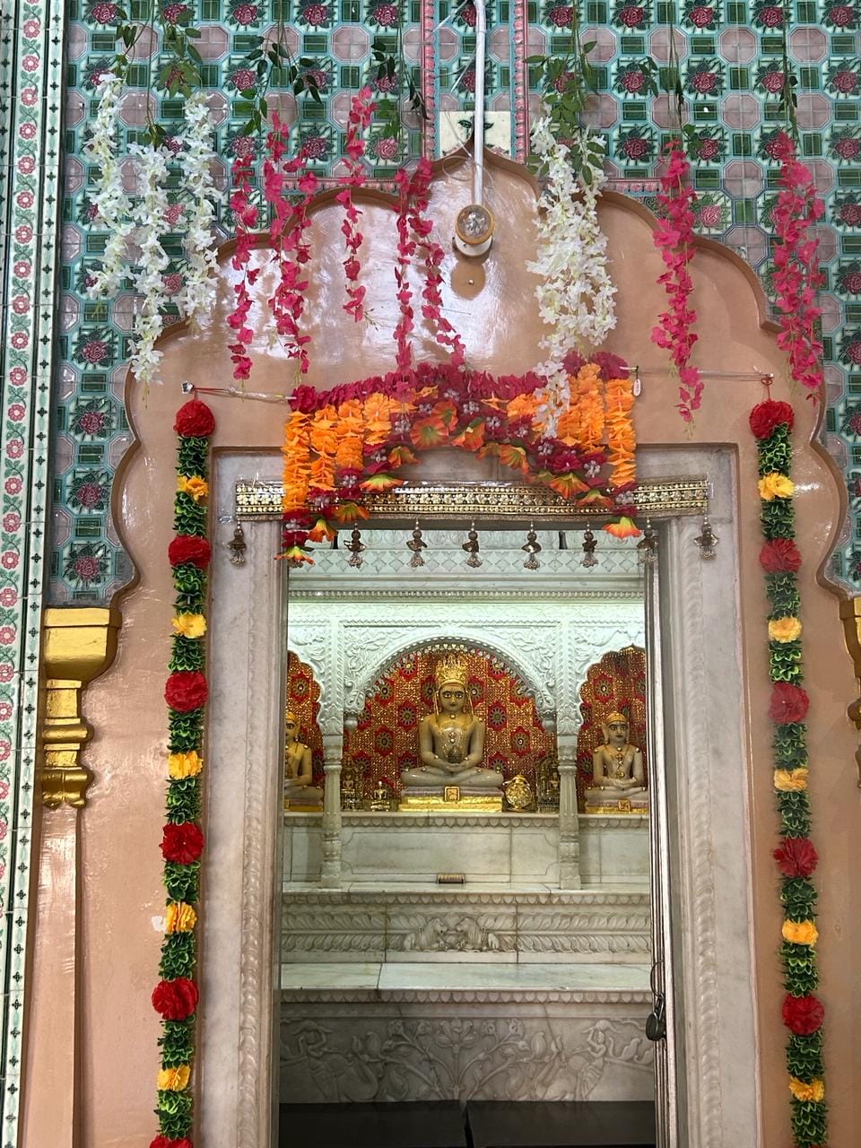 Shri Adinath Bhagwan Shwetamber Jain Mandir, Main Bazar, Sadhaura, District - Yamuna Nagar (Haryana) main image