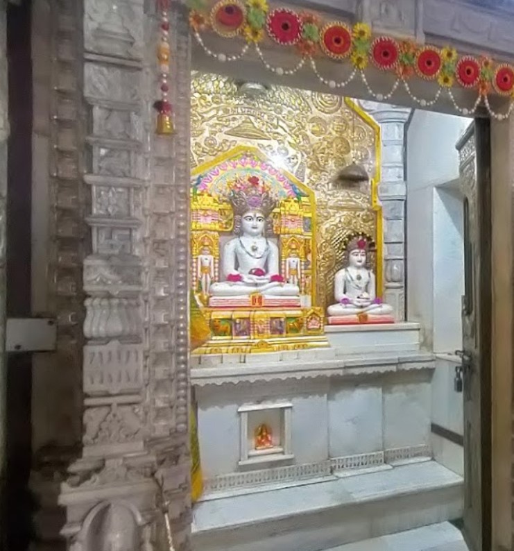 Shri Dharmnath Bhagwan Shwetamber Jain Mandir and Dadawadi, Kumar Chowk, Jugsalai, Jamshedpur, District - Purbi Singhbhum (Jharkhand) thumbnail 2