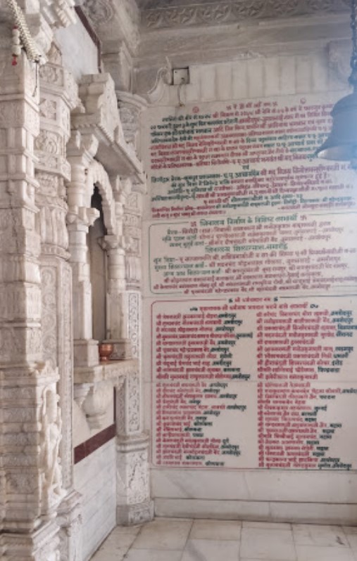 Shri Dharmnath Bhagwan Shwetamber Jain Mandir and Dadawadi, Kumar Chowk, Jugsalai, Jamshedpur, District - Purbi Singhbhum (Jharkhand) thumbnail 3