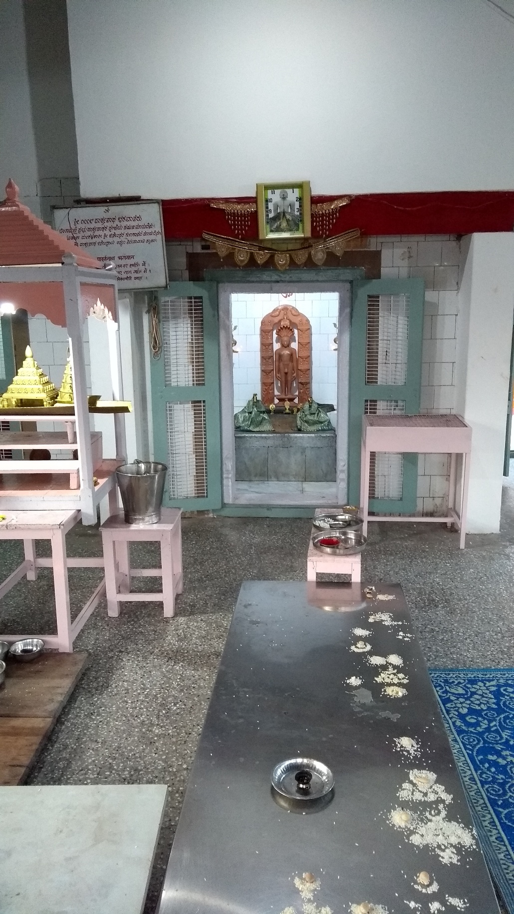 Shri 1008 Parshvanath Swamy Jaruguppe Mandir, Vindhyagiri, Shravanabelgola, District-Hassan (Karnataka) image 2