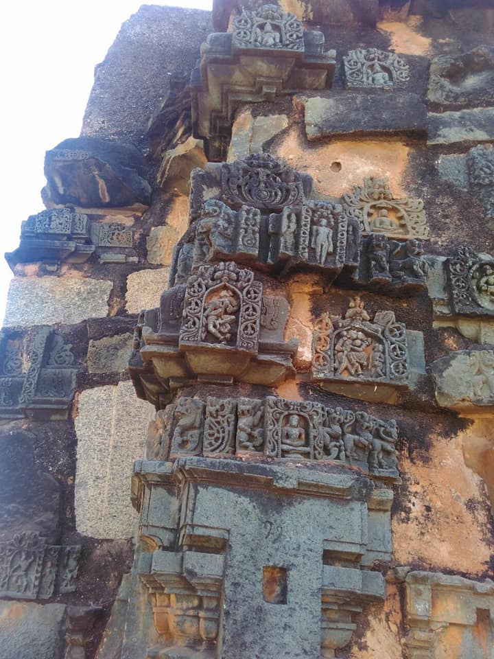 Shri 1008 Neminath Bhagwan Sahastra Koota Basadi, Lakshmeshwara,  District- Gadag (Karnataka) image 7