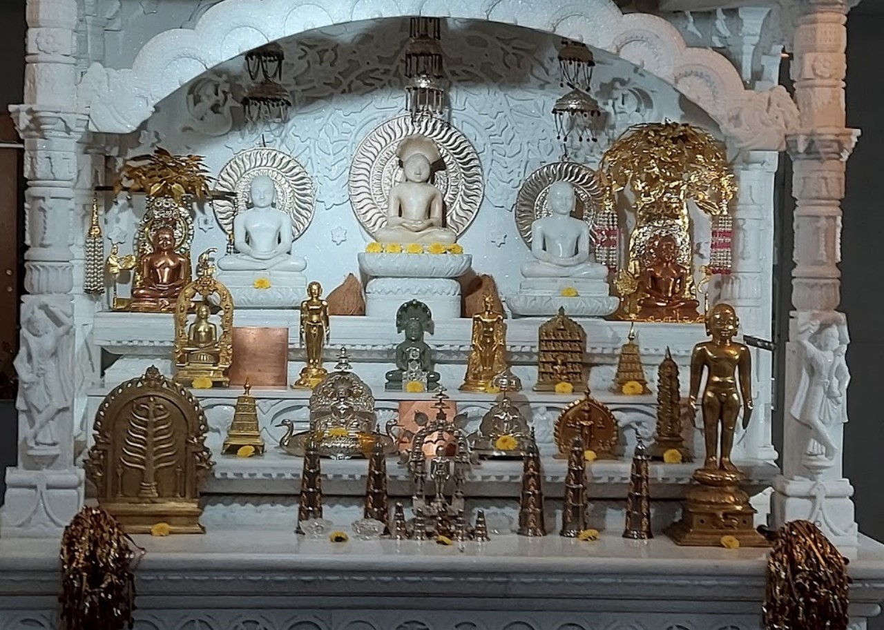 Bhagwan Shri Mahavir Digamber Jain Mandir, 1st A Main Road, behind Rajeshwari Theatre, Konena Agrahara, Murgesh Pallya, Bengaluru (Karnataka) thumbnail 2