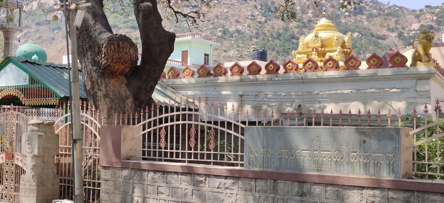 Shri Pachhe Parshvnath Swamy Digamber Jain Mandir, Penukonda, District - Sri Sathya Sai (Andhra Pradesh)