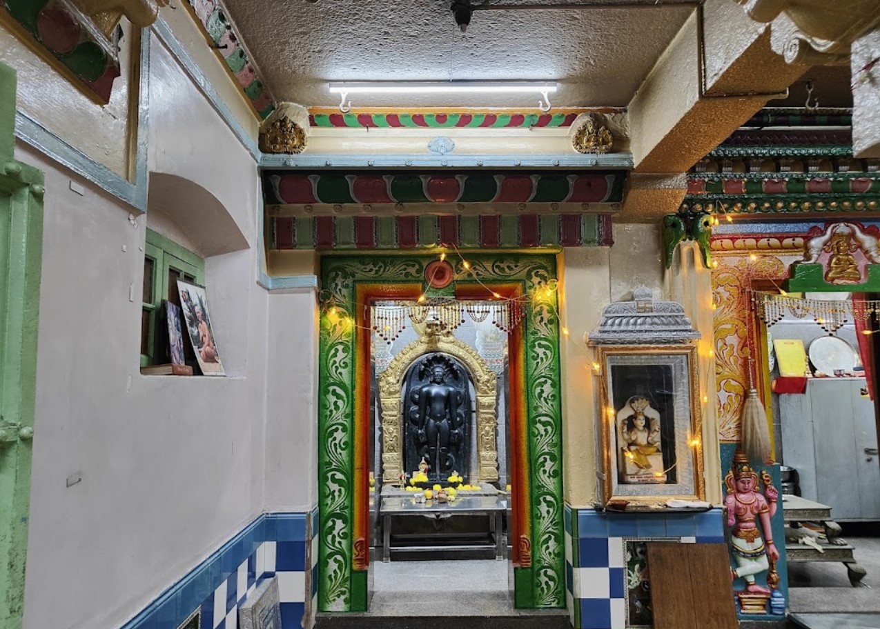 Shri Digamber Jain Mahaveer Swamy Mandir, D K Lane, 7th Cross, Huriopet, Chickpet, Bengaluru (Karnataka) thumbnail 6