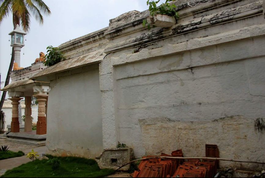 Shri Parshvnath Digambar Jain Basadi, Chamarajnagar (Karnataka) image 2