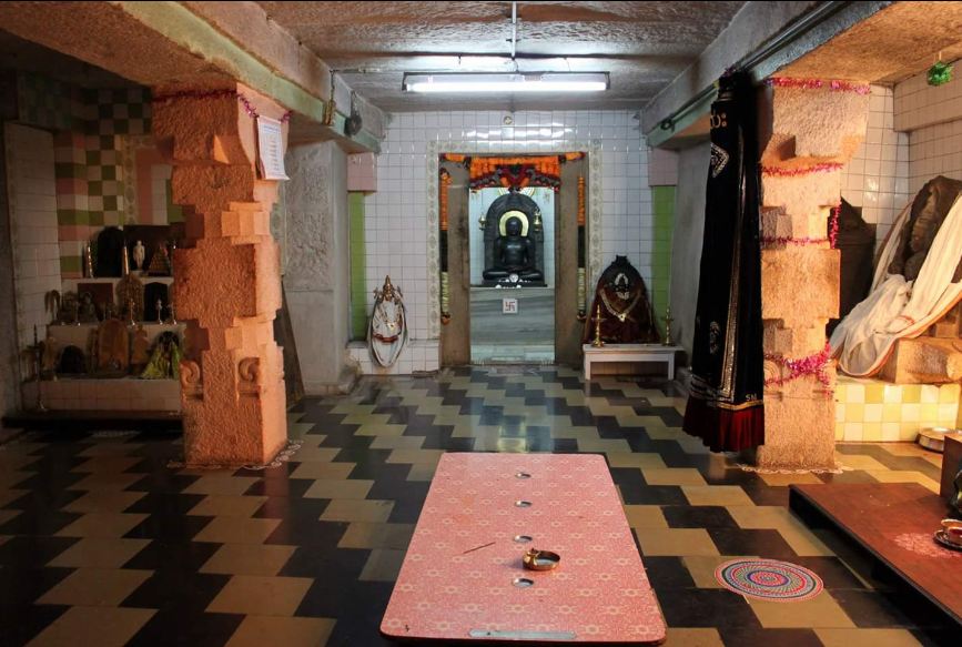 Shri Parshvnath Digambar Jain Basadi, Chamarajnagar (Karnataka) image 3