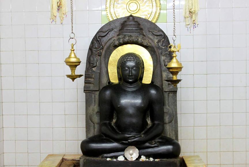 Shri Parshvnath Digambar Jain Basadi, Chamarajnagar (Karnataka) image 4