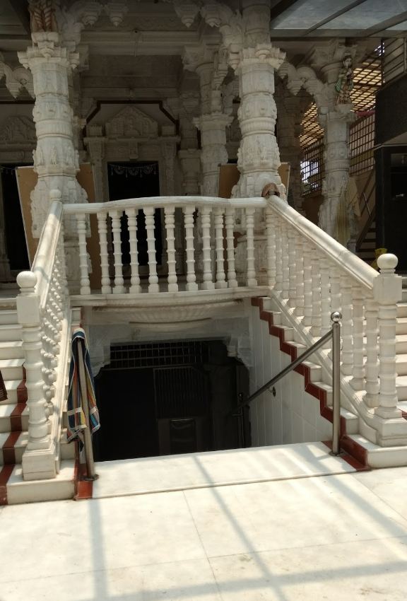 Shri Nakoda Parshvnath Jain Shwetamber Mandir, Rajaji Nagar, Bengaluru (Karnataka) image 2