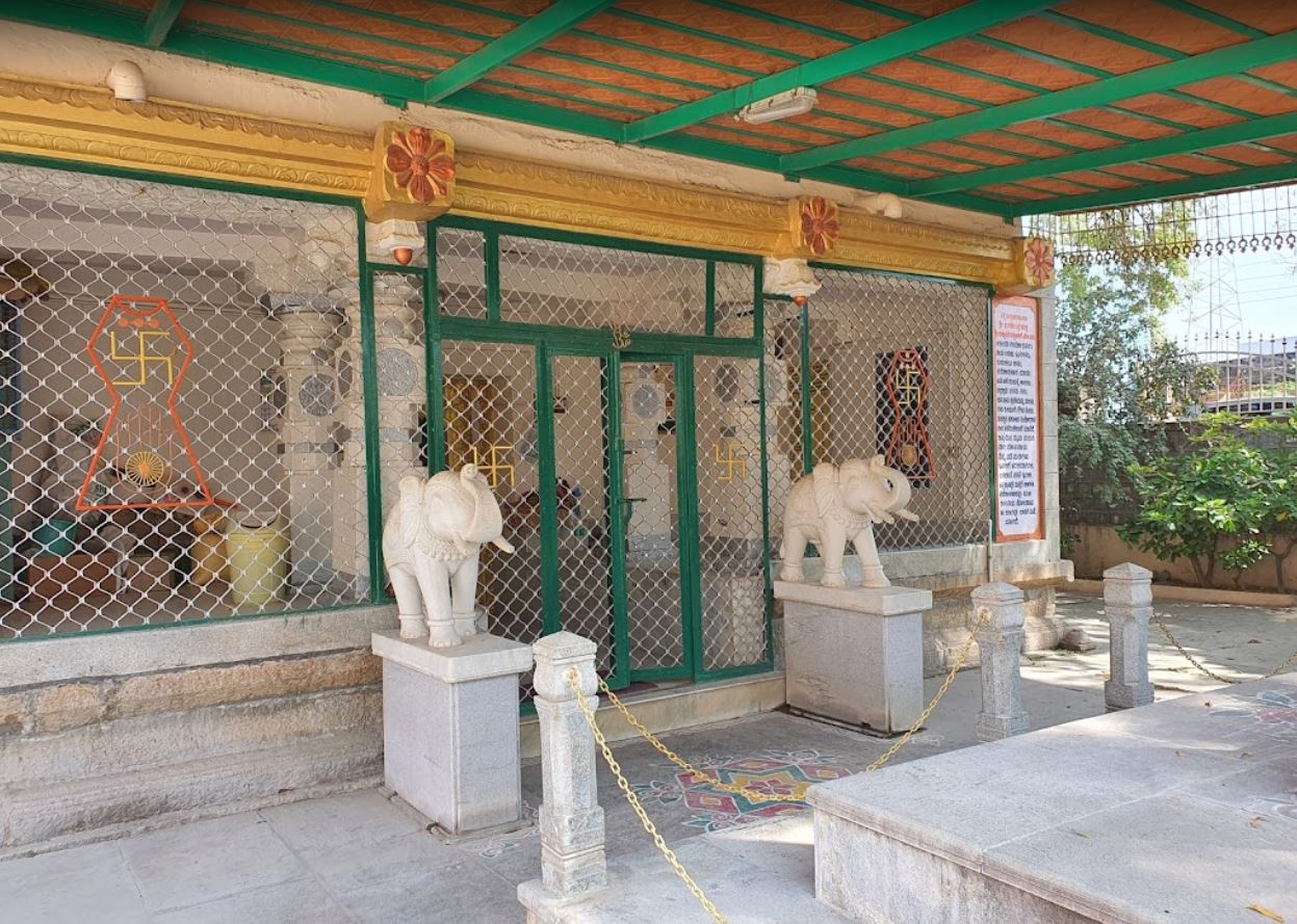 Shri Pachhe Parshvnath Swamy Digamber Jain Mandir, Penukonda, District - Sri Sathya Sai (Andhra Pradesh) image 3