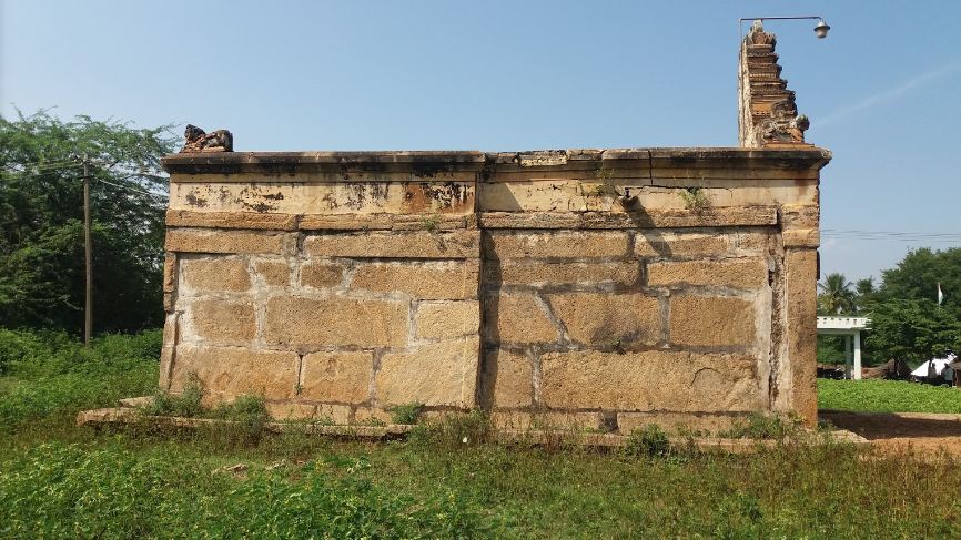 Shri 1008 Bhagwan Adinath Digambar Jain Basadi, Ummathur, District- Chamarajnagar (Karnataka) image 3