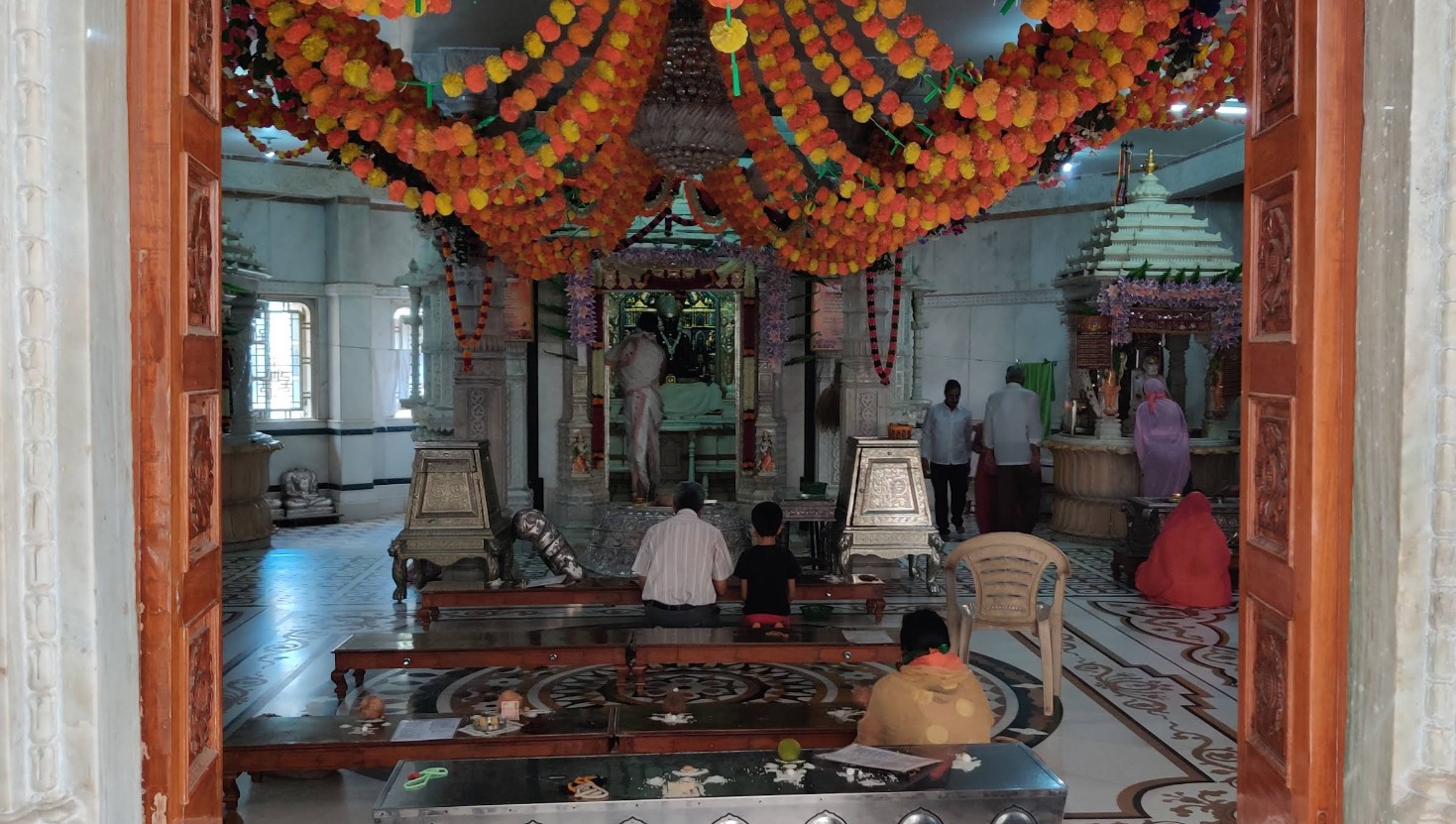 Shri Munisuvratswami Shwetamber Jain Mandir, Anchepet, Chickpet, Bengaluru (Karnataka) thumbnail 2