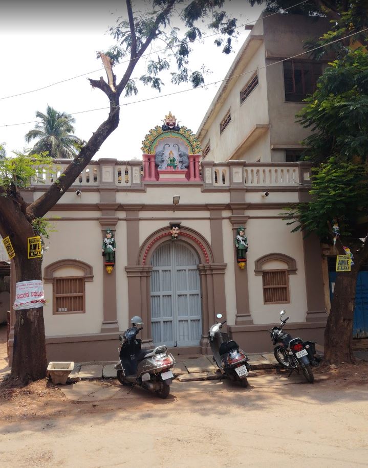 Shree Shantinath Digamber Jain Mandir, Maveera Galii, Kamaripeth, Hubli (Karnataka) image 1