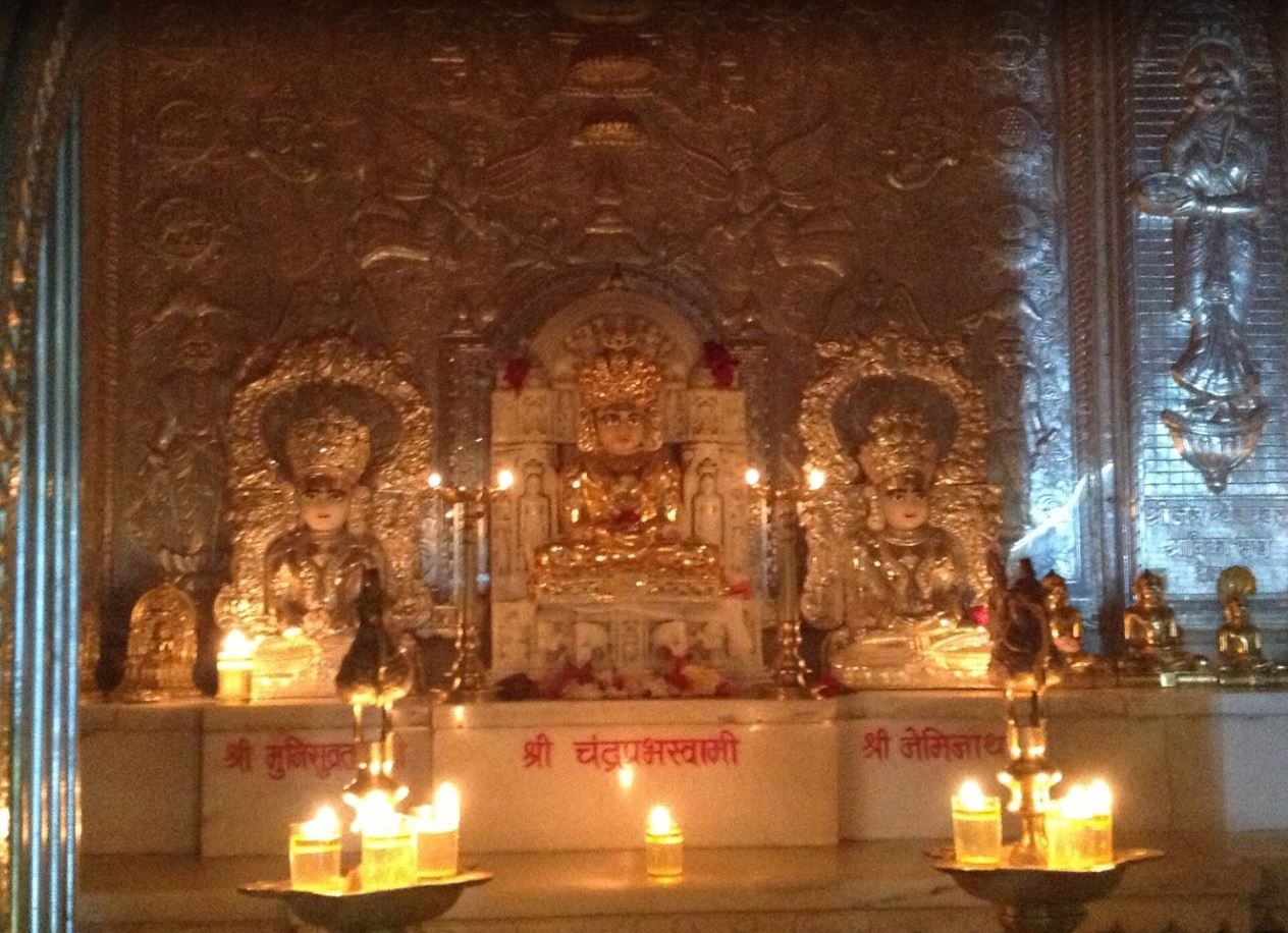 Shri Chandraprabh Jain Shwetamber Mandir, Pangul Galli, Raviwar Peth, Belagavi (Karnataka) image 2