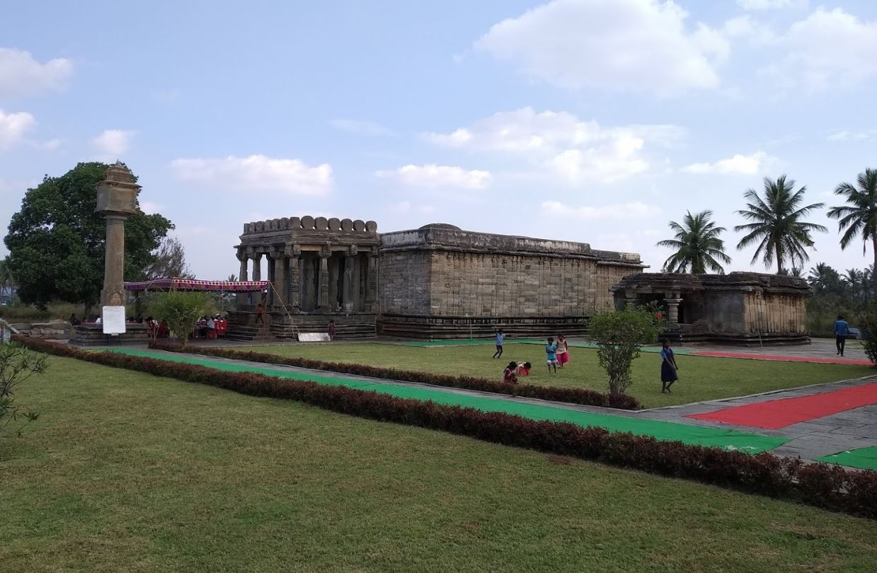 Ancient Shri 1008 Bhagwan Shanthinatha Digambar Jain Temple, Halebidu (Halebeedu), District-Hassan (Karnataka) image 1