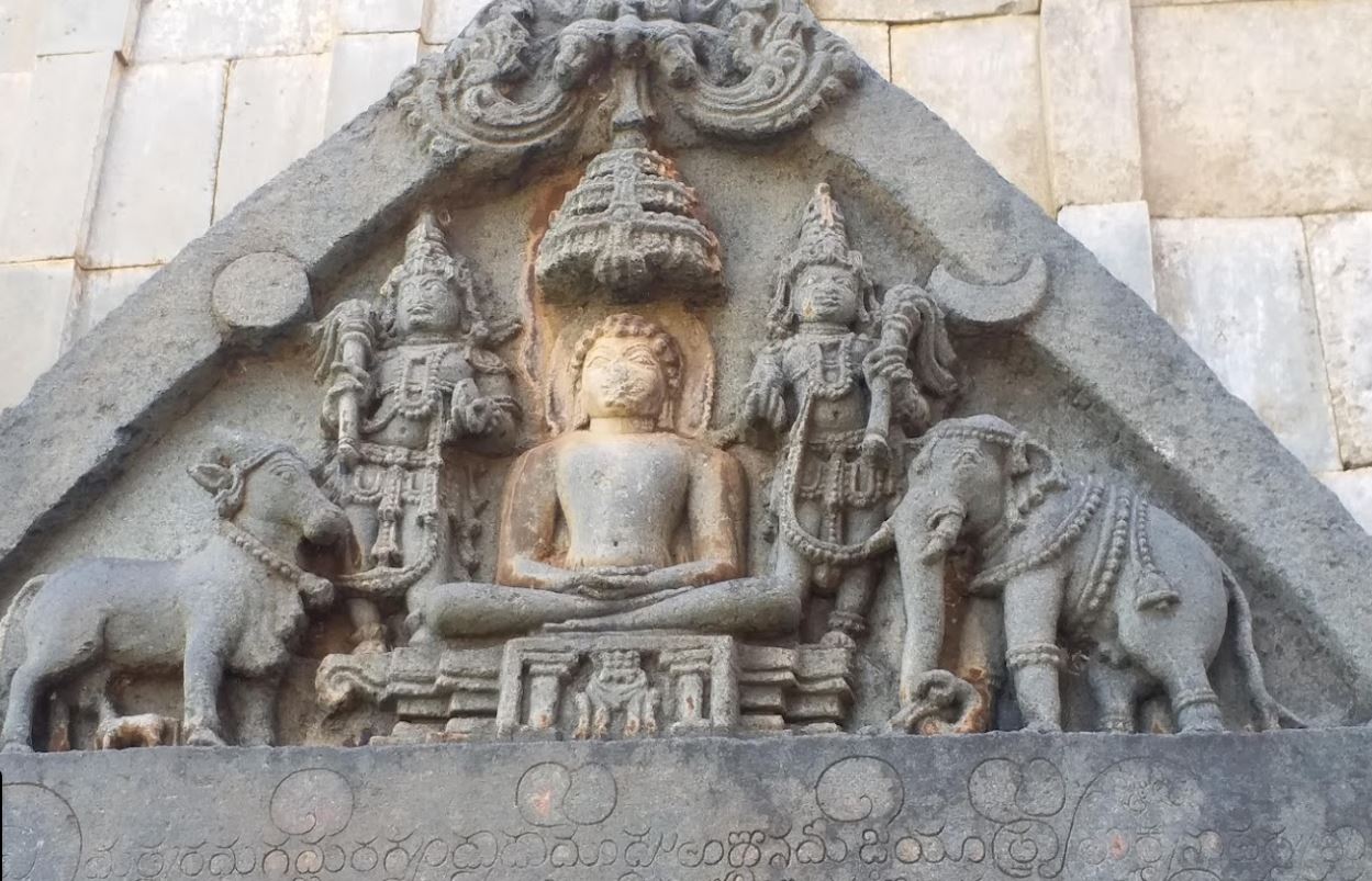 Ancient Shri 1008 Bhagwan Shanthinatha Digambar Jain Temple, Halebidu (Halebeedu), District-Hassan (Karnataka) image 3