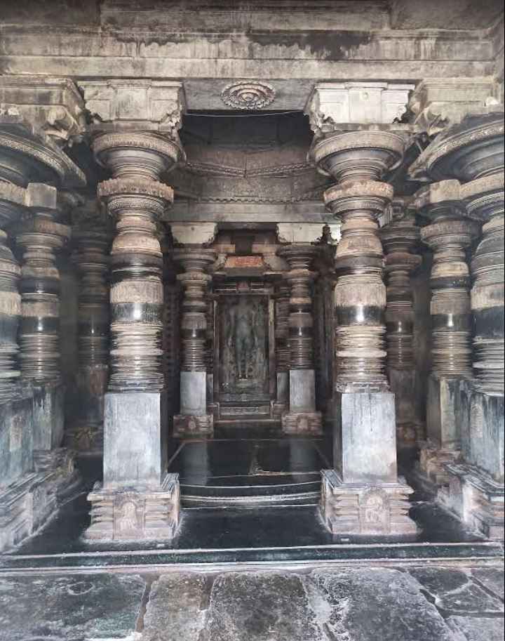 Ancient Shri 1008 Bhagwan Shanthinatha Digambar Jain Temple, Halebidu (Halebeedu), District-Hassan (Karnataka) image 4