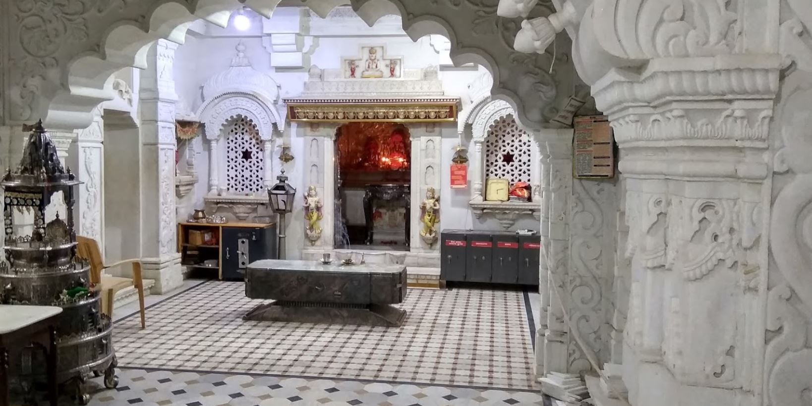 Shri  Purushadaniya Parshvnath Jain Shwetamber Mandir, Car Street, Ballari (Karnataka) image 3