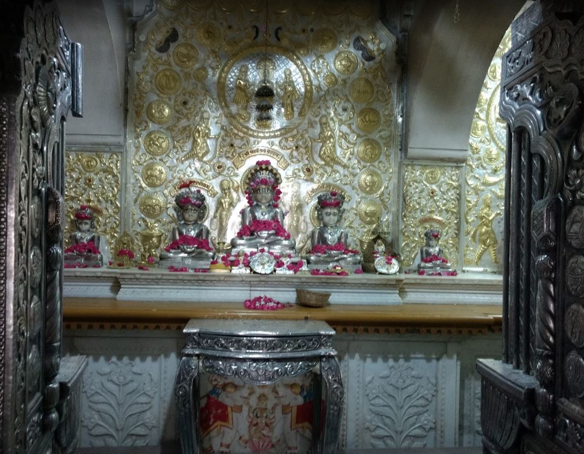 Shri  Purushadaniya Parshvnath Jain Shwetamber Mandir, Car Street, Ballari (Karnataka) image 4