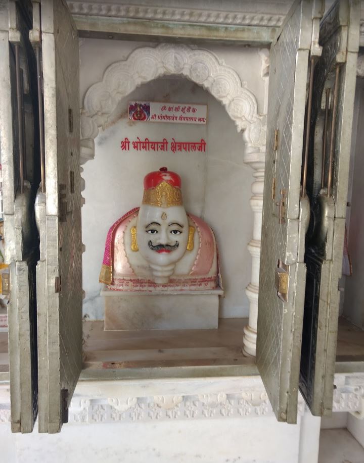 Shri  Purushadaniya Parshvnath Jain Shwetamber Mandir, Car Street, Ballari (Karnataka) image 6