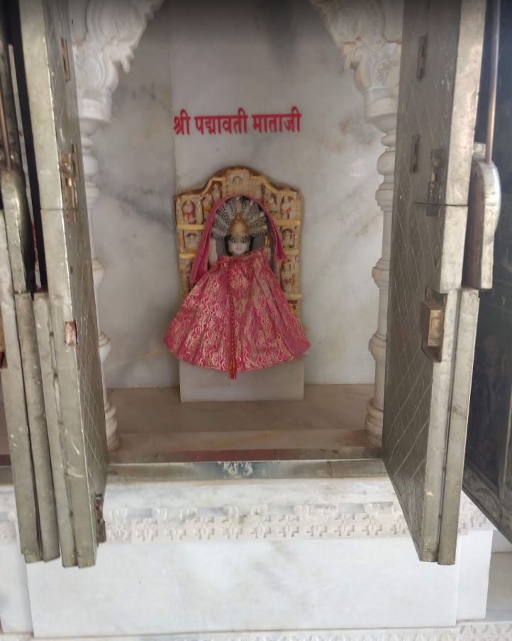 Shri  Purushadaniya Parshvnath Jain Shwetamber Mandir, Car Street, Ballari (Karnataka) image 9