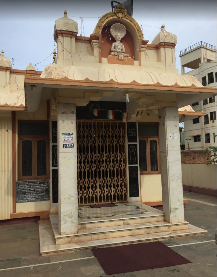 Shri Parshvnath Digamber Jain Mandir,  JP Nagar, Hosapete, District - Ballari (Karnataka) image 2