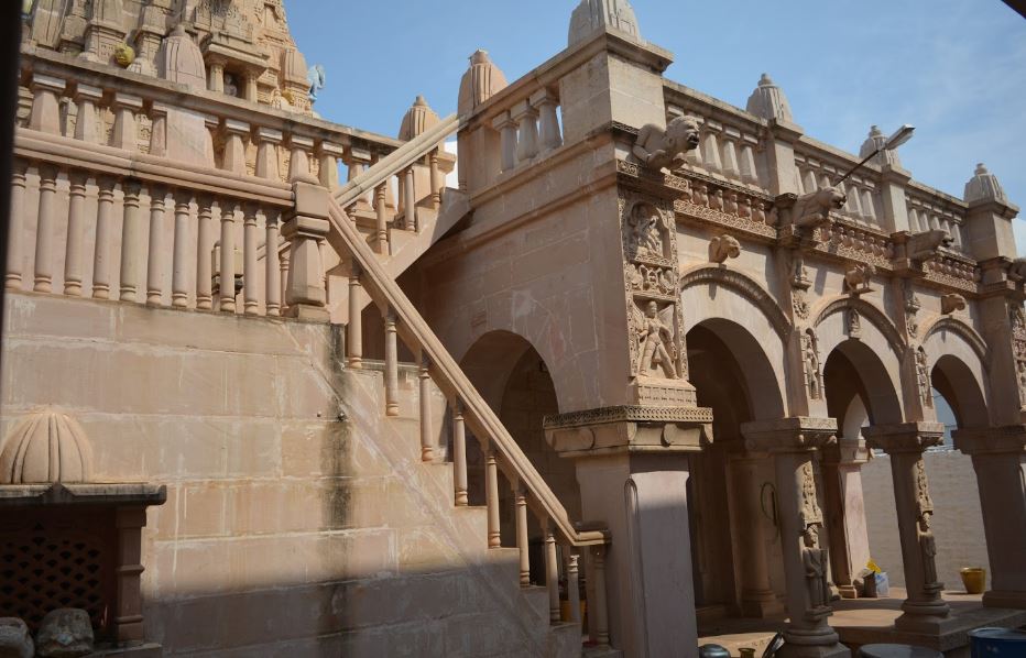 Shri Chintamani Parshvnath Jain Mandir, Parshvnath Road, Hanuman Gardi, Gadag (Karnataka) image 2