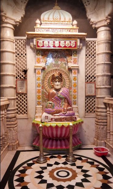 Shri Rajendra Suri Guru Mandir, Chickpet, Chitradurga (Karnataka) image 3