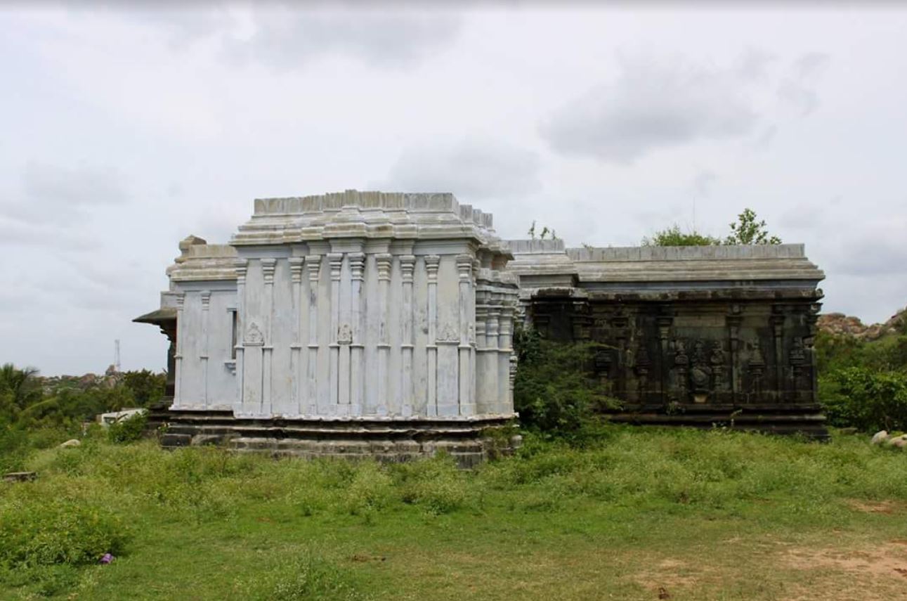 Ancient Digamber Jain Basadi (Temple), Mulgund, District - Gadag (Karnataka) image 1