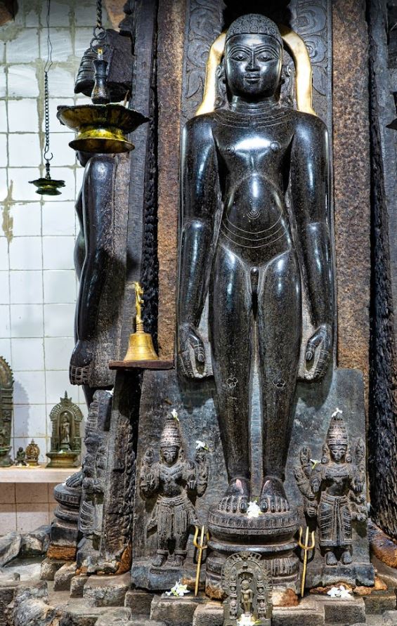 Kere Basadi (Chaturmukh Basadi), Shri Adinath, Shanthinatha, Chandraprabha, Mahaveer Swami Digamber Jain Mandir, Karkala, District - Udupi (Karnataka) image 6