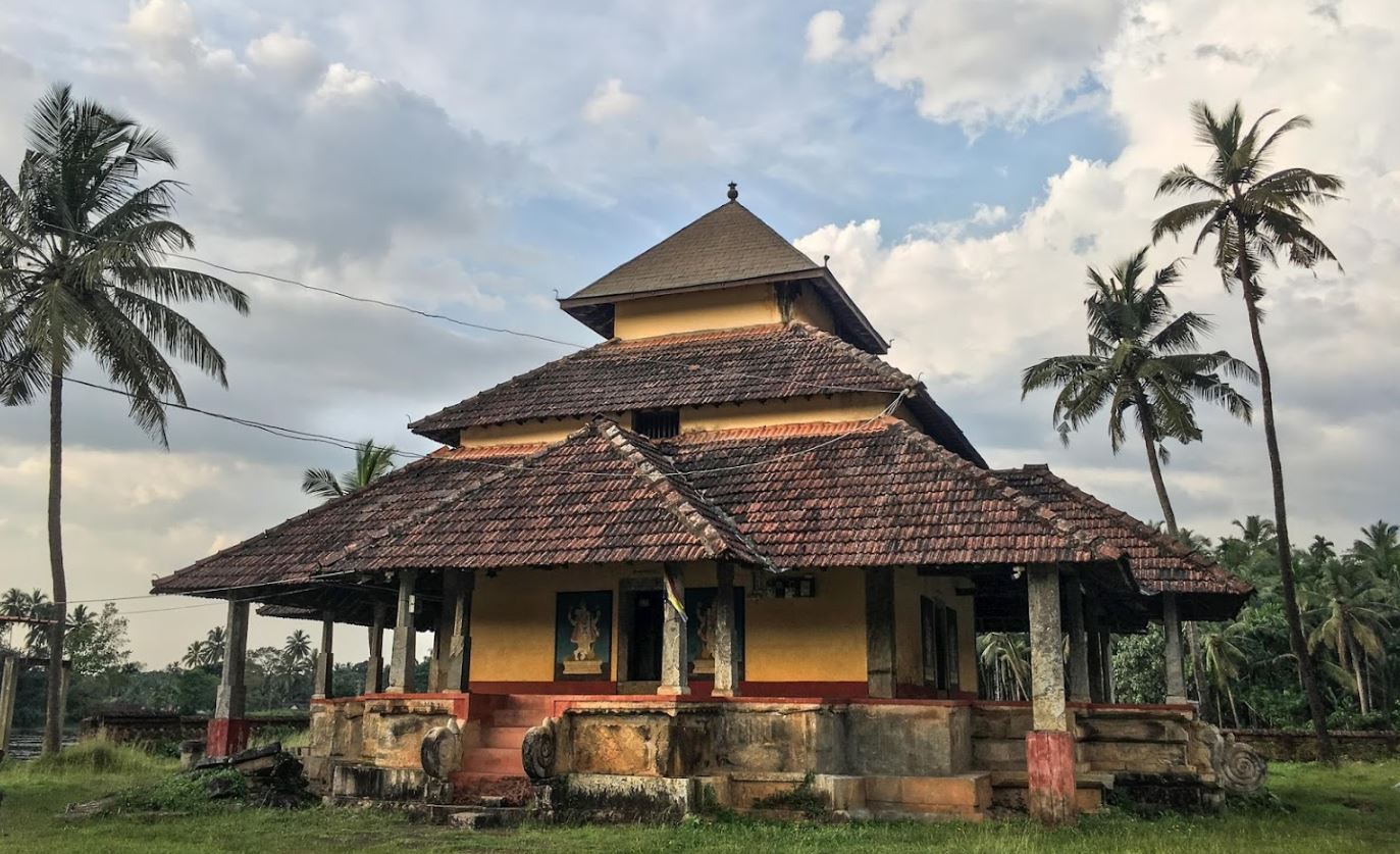 Kere Basadi (Chaturmukh Basadi), Shri Adinath, Shanthinatha, Chandraprabha, Mahaveer Swami Digamber Jain Mandir, Karkala, District - Udupi (Karnataka) image 7