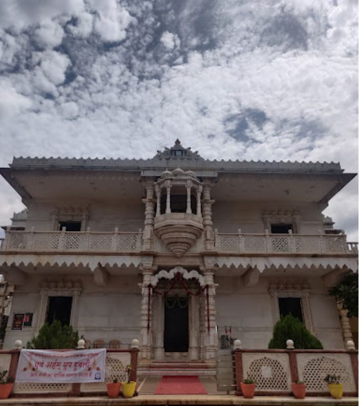 Shri Adinath Jin Mandir and Jinkushalsuri Dadawai, Kushal Nagar, Old Gabbur Road, Hubli, District - Dharwad (Karnataka) image 3