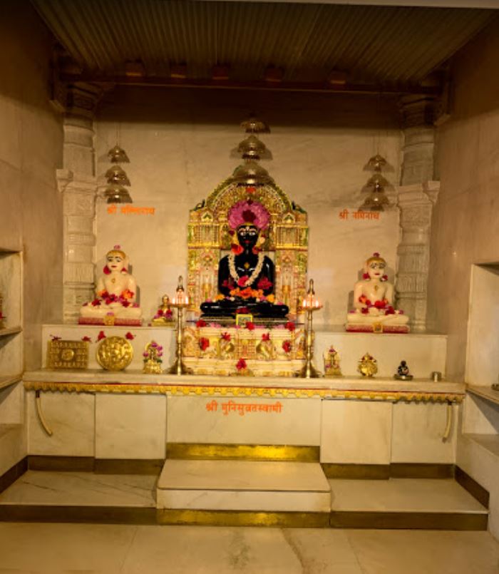 Shri Achalgachh Munisuvrat Swami Jinalaya, Laxmi Narayana Nagar, Akshay Colony, Hubli, District - Dharwad (Karnataka) image 2