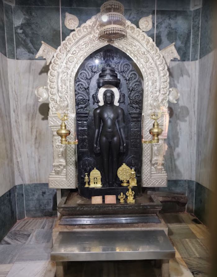 Shri 1008 Shantinath Digamber Jain Mandir, Mahaveer Galli, Kamaripeth, New Hubli, Hubli, District - Dharwad (Karnataka) image 3