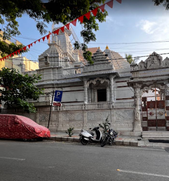 Shri Sambhavnath Bhagwan Shwetamber Jain Mandir, 1st Main Road, SBI Staff Colony, Vijayanagar, Bengaluru (Karnataka) image 1