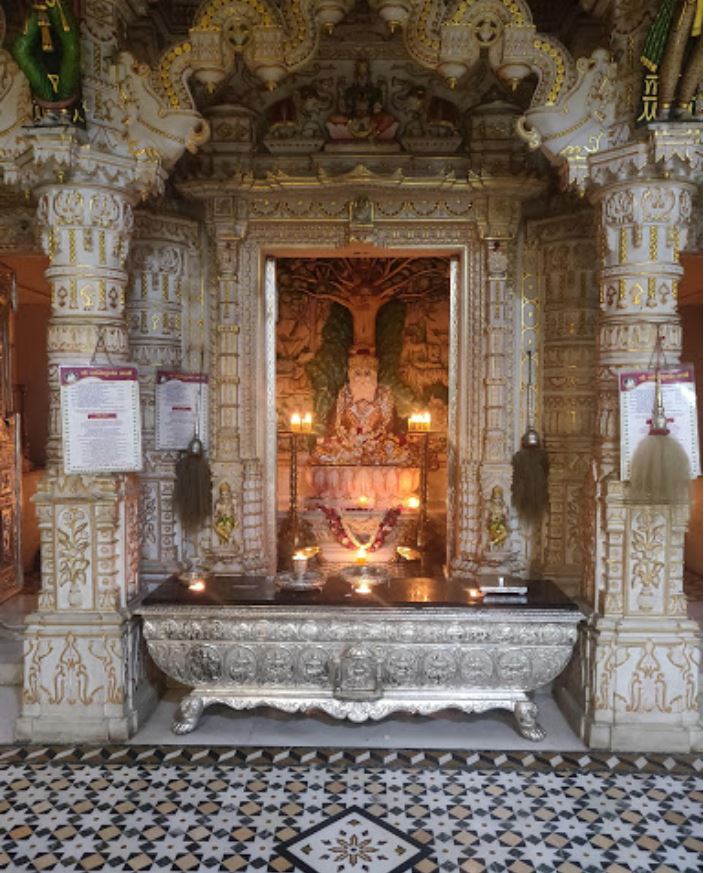 Shri Simandhar Shantisuri Jain Shwetamber Mandir, Vasavi Temple Street, Vishweshwarapura, Shankarapura, Bengaluru (Karnataka) image 3