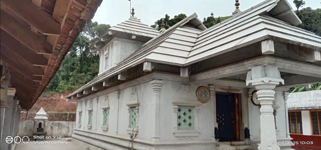 Atishaya Shri Kshetra Suwarna Bhadra Mahima Giri, Bhagwan 1008 Shri Parshvnath Swamy Jain Basadi, Balige, Kalasa, District - Chikkamagaluru (Karnataka) image 3