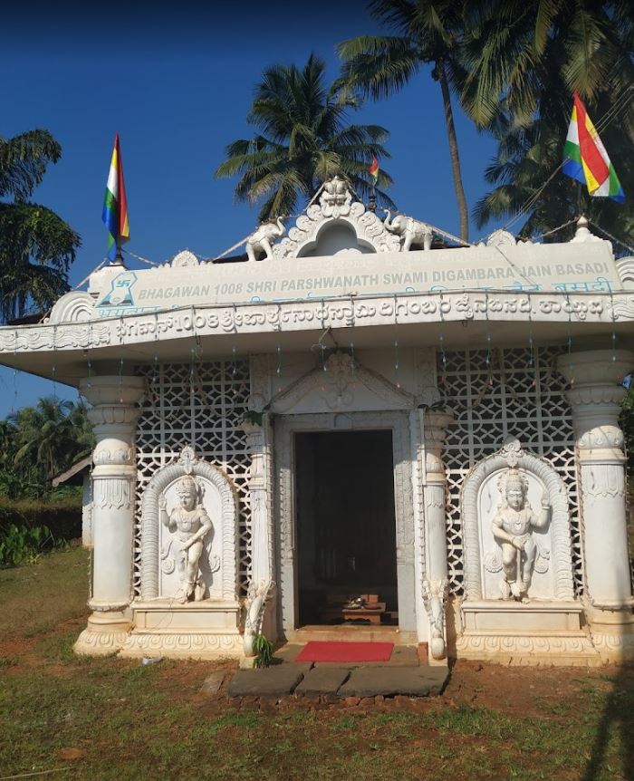 Bhagwan 1008 Shri Parshvnath Swami Digamber Jain Basadi (Mandir), Kaikini, Murdeshwar, District - Uttara Kannada (Karnataka) image 1